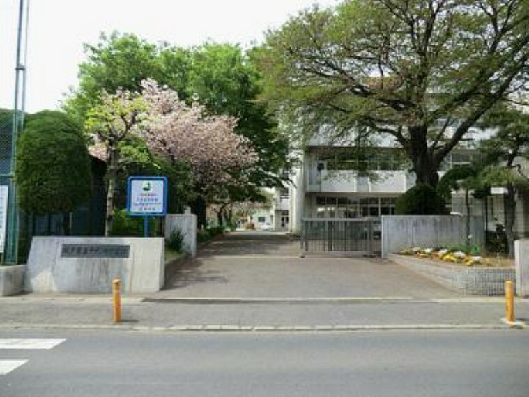 中学校 【中学校】坂戸市立千代田中学校まで638m