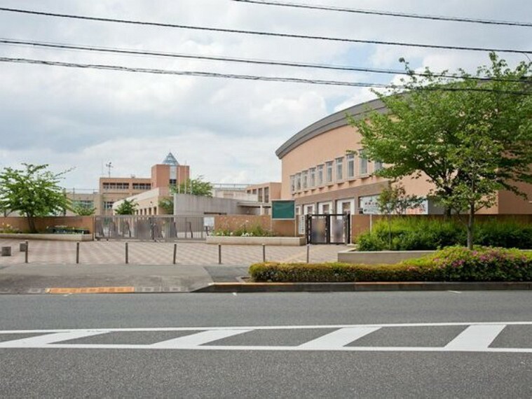 小学校 町田市立小山ヶ丘小学校　距離約1900m