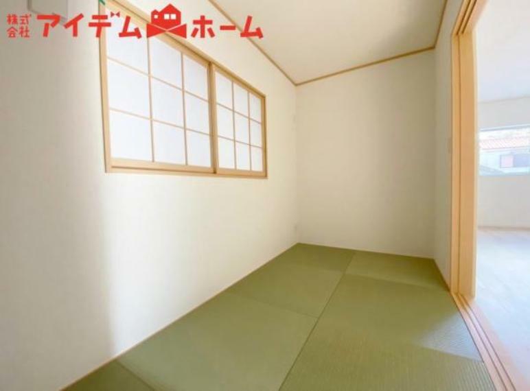 和室 2号棟 リビングから目が届く和室は、お子様の遊び場・ 家事スペースとして使うのもオススメです！