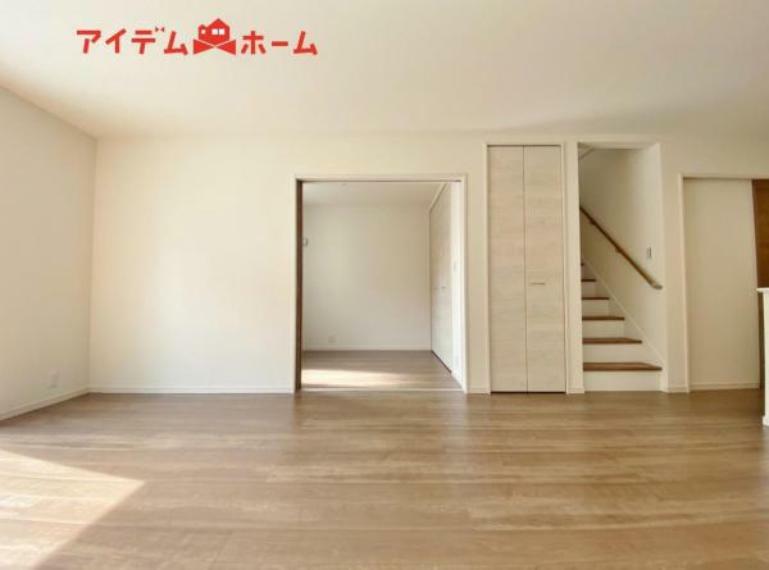 リビングと隣り合った洋室の扉を開ければ<BR/>一つの部屋として使用でき、ゆとりのある空間を実現！