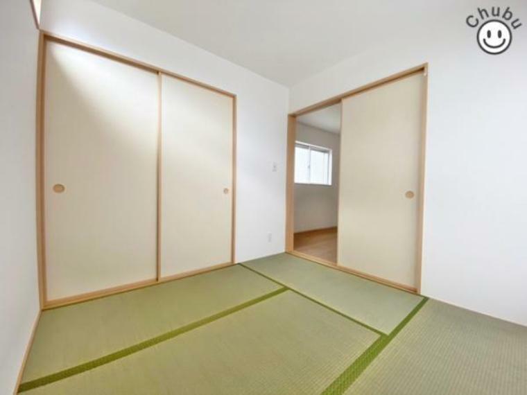 和室 4.5帖和室　リビングに隣接した和室は小さなお子様の遊び場や洗濯物を畳んだりとミセスコーナーとしても使えます お引渡しまでに畳が入ります。