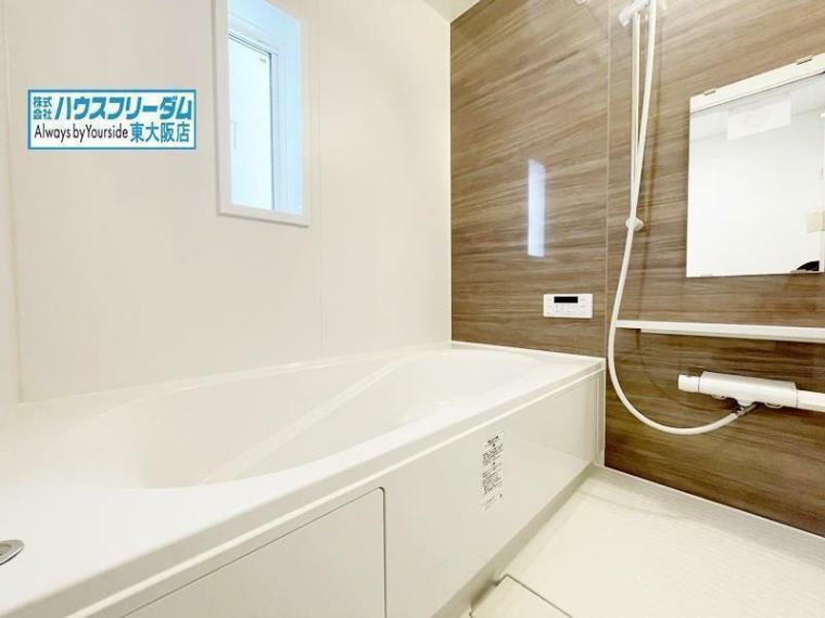 浴室 風呂 リラックスできる暖かいデザインです