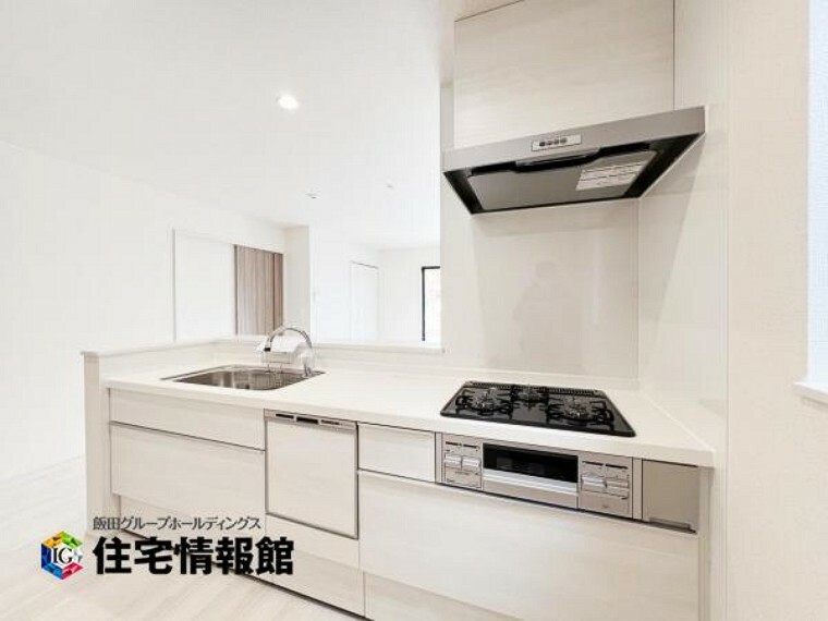 キッチン ビルトイン食洗機や3口コンロなど機能性に優れたシステムキッチンです。