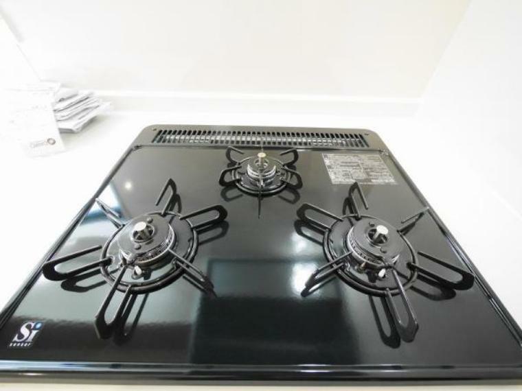【3口ガスコンロ】　3パターンの調理が可能で家事の時短ができます。
