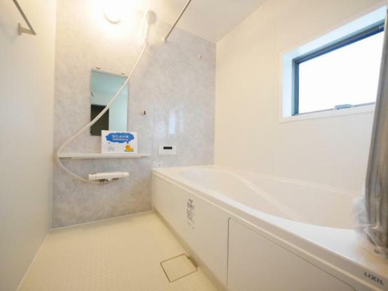 【ゆったり浴室】　<BR/>1号棟浴室は1坪タイプのゆったりとした浴室です。