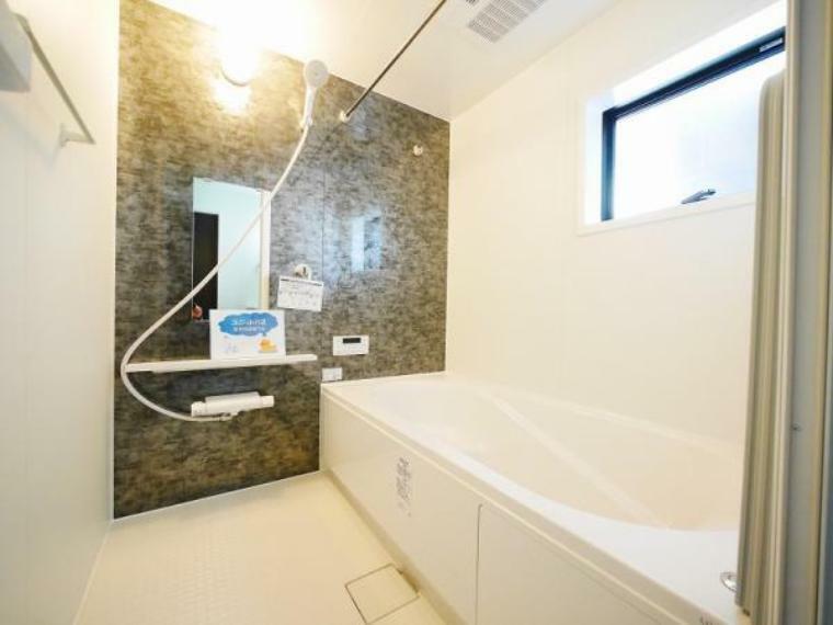 浴室 【湯ートピアな空間】　 3号棟浴室は1坪タイプのゆったり空間となっております。