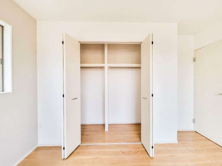 収納 【　2号棟　】各部屋を最大限に広く使って頂ける様、全居住スペースに収納付。プライベートルームはゆったりと快適に。