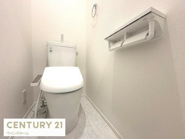 トイレ （写真1号棟）トイレは1・2階に設置され、シャワートイレが内蔵されているので使用後はスッキリ爽快！