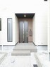 玄関 落ち着いた雰囲気の玄関アプローチ。全体のバランスも考慮した設計がステキです。