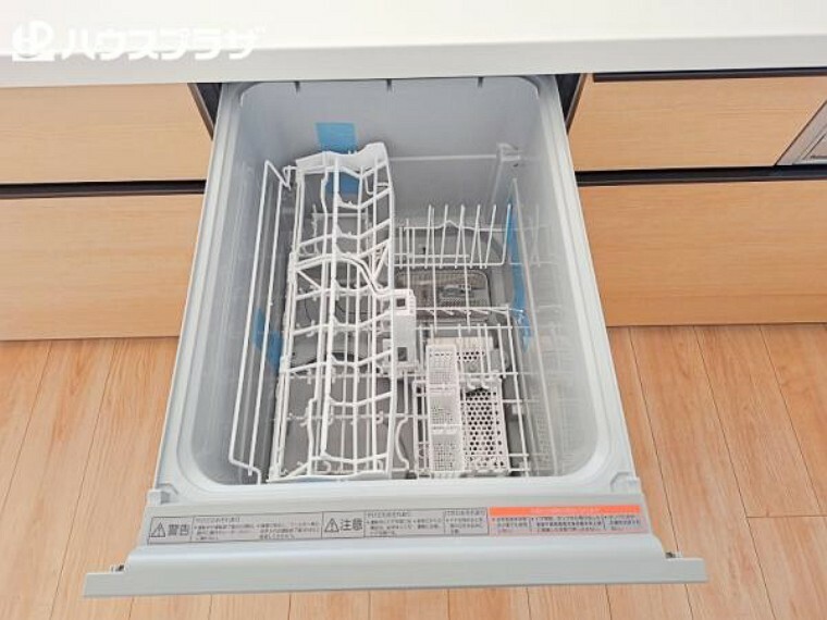 キッチン 1号棟 食器洗い乾燥機付システムキッチンは毎日の家事負担を軽減する嬉しい設備です。