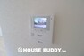 TVモニター付きインターフォン 来客時にカラー画像で確認が出来る「見える安心」を形にモニター付きインターホンを設置。家事導線を考慮した個所に設置し、夜間でもLEDライトでくっきりと映ります。