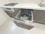 キッチン 《システムキッチン》■ビルトインタイプの食洗機。食器を一度にまとめて洗えてとても便利でストレスなく洗い物が入ります。
