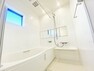 浴室 一日の疲れを癒すバスルームはお湯が冷めにくい浴槽を採用。光熱費の節約にも貢献。