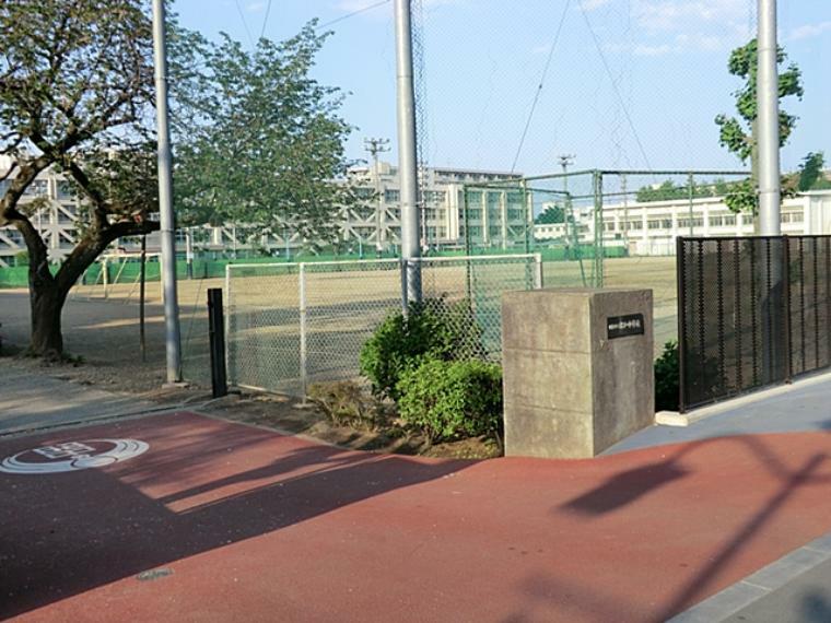 昭島市立昭和中学校（約500m・徒歩7分）