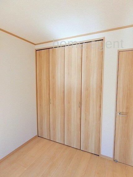 収納 各居室に収納が付いております。お部屋が広く使えますね。