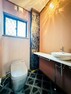 トイレ 【拘りの広々トイレ】洗浄機能・脱臭機能を完備、開口窓も設け清潔な室内を演出することが可能です。