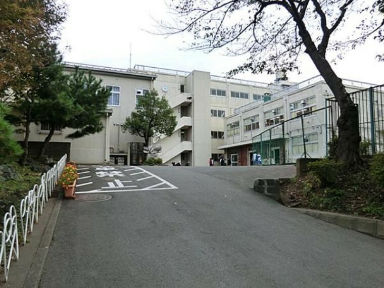 中学校 横浜市立南が丘中学校まで約720m