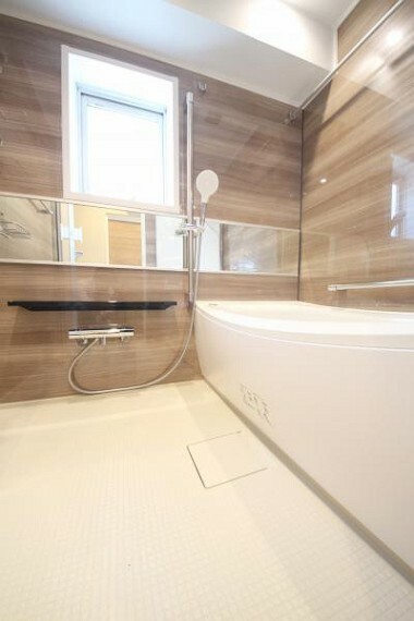 浴室 ■1317サイズの浴室、追い炊き機能＆浴室換気乾燥暖房機付き