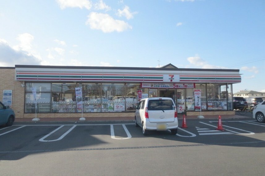 コンビニ セブンイレブン名取手倉田店308m（徒歩4分）