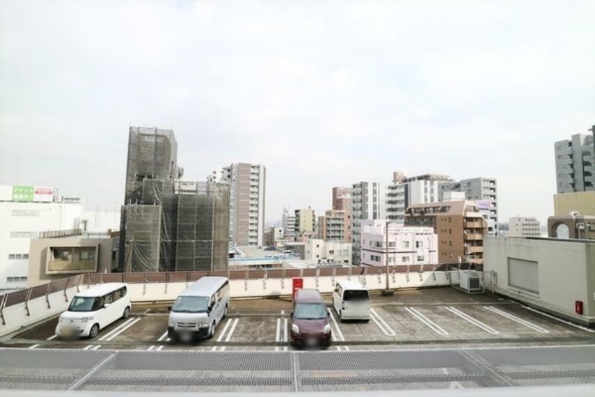 敷地内駐車場 駐車場。空き状況は担当までご確認ください。共有施設・敷地はきちんとお手入れの行き届いた物件になります。是非一度現地に足を運ばれてみませんか？