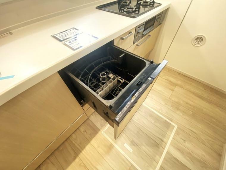 キッチン 省エネ ・ 衛生的な食器洗乾燥機付。