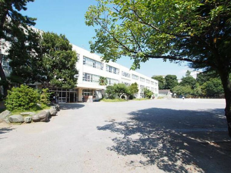 小学校 町田市立鶴川第四小学校　※2026年度に鶴川第三小学校の一部と統合予定。