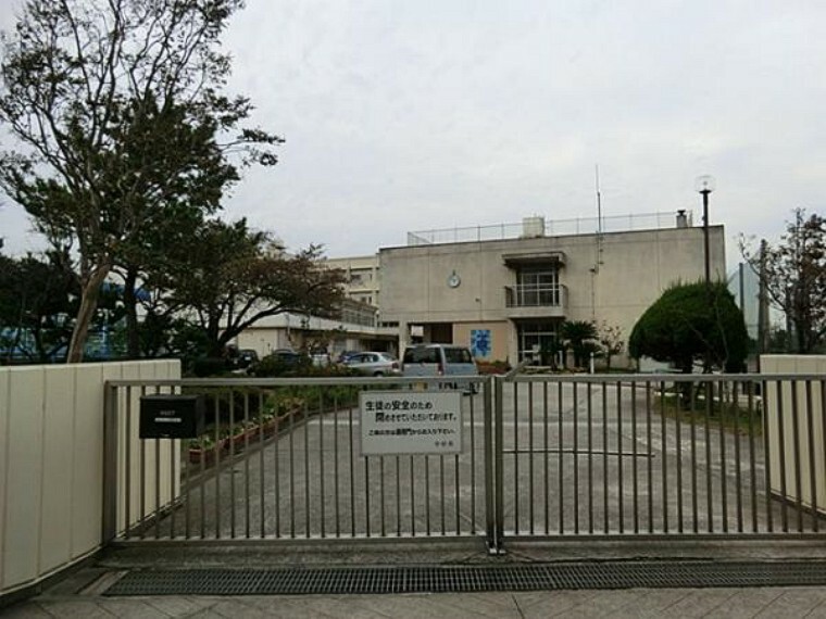 中学校 横浜市立洋光台第一中学校まで約440m
