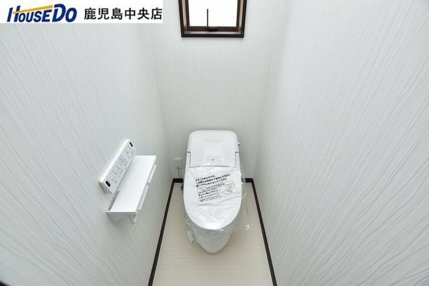 トイレ 【1階トイレ】温水洗浄便座機能付きのトイレです！