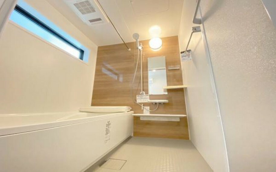 浴室 《浴室》高級感のあるバスルームは一日の疲れを癒す居心地の良い空間です。