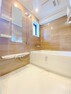 浴室 ■窓のある換気良好な浴室、追い焚き機能＆浴室乾燥機付き