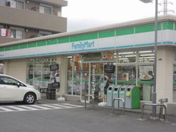 コンビニ 【コンビニエンスストア】ファミリーマート ニック北加瀬三丁目店まで404m