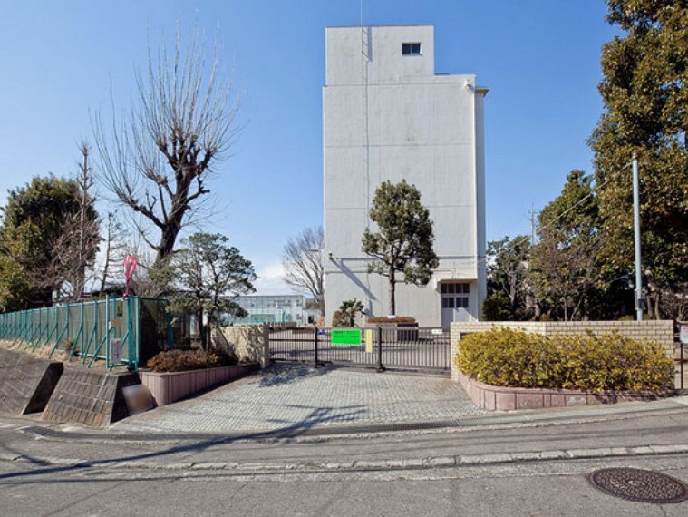 小学校 横浜市立元石川小学校　距離約290m
