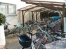 駐輪場 【駐輪場】屋根付きの駐輪場です。自転車が雨ざらしになることはないので、安心です。