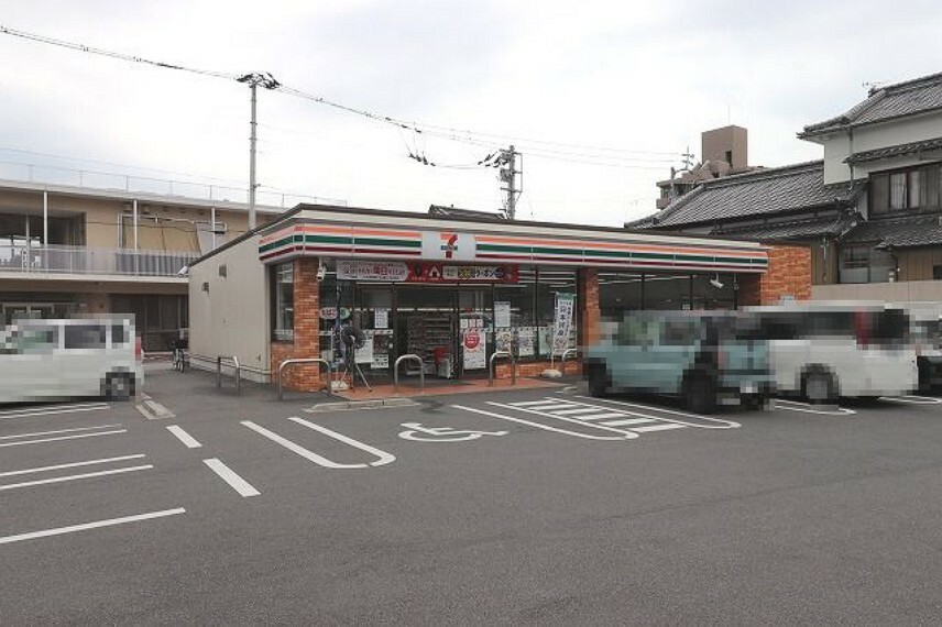 コンビニ 【コンビニエンスストア】セブンイレブン 高知菜園場町店まで398m