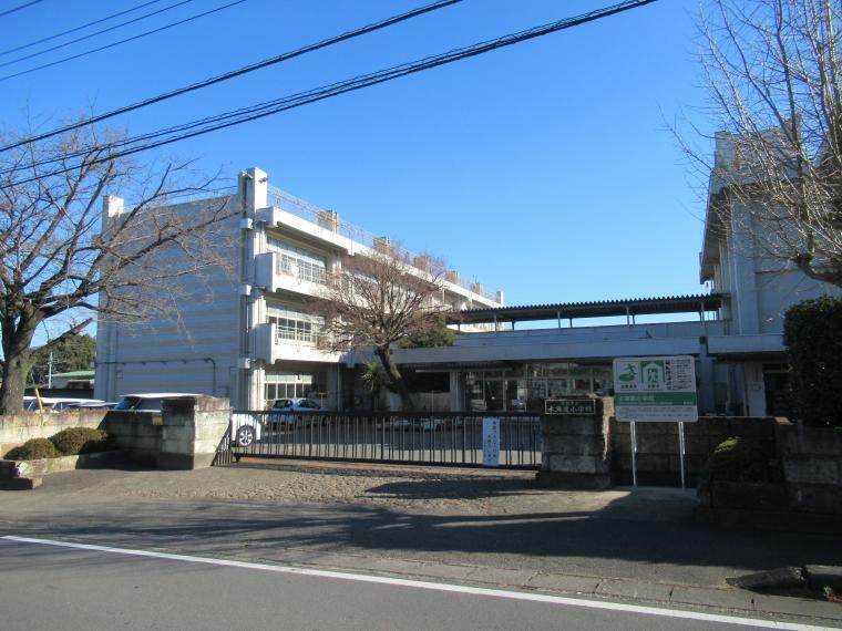 水海道小学校（約530m）