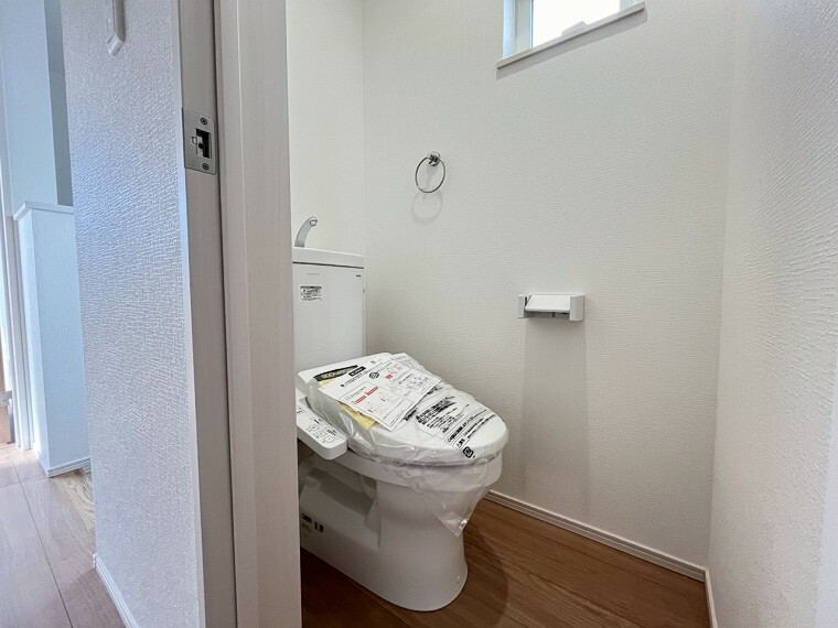 トイレ トイレはひとりでいろいろ思考や想像できる大切な空間。何か考え事しているときは思いきってトイレに入りましょう。いいアイデアがポーンと浮かんでくるかも。