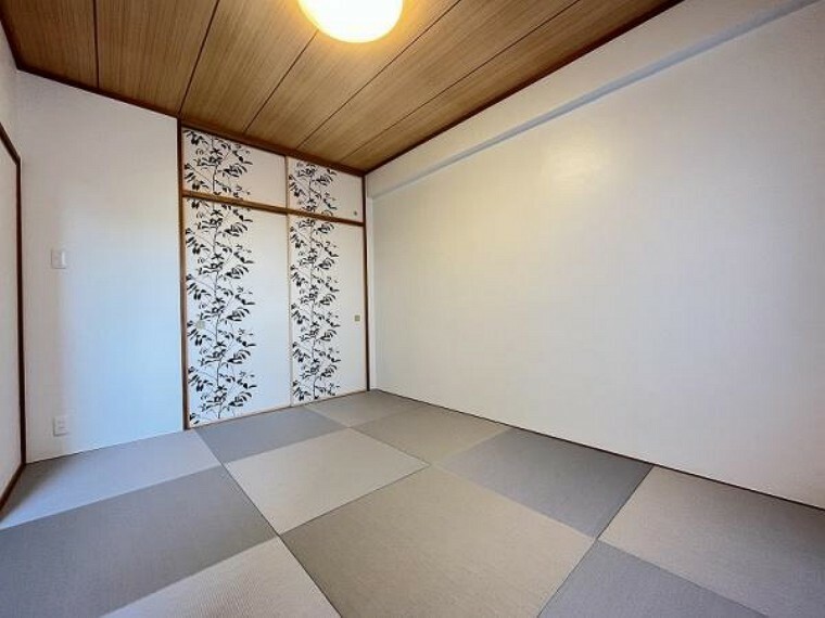 和室 リビングに繋がる和室6帖は、畳の上でリラックスしたり 趣味の部屋としてもご利用いただける ご家族に嬉しい一部屋です
