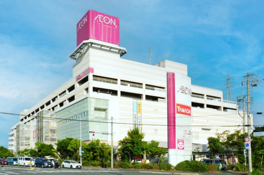 ショッピングセンター 現地から650m～670m。　イオン浜松西店　営業時間　7:00～24:00　食料品、医薬品、ファッション・服飾雑貨、家電量販店、フードコートもあるショッピングセンターです。