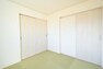 和室 2号棟　趣のある和室はくつろぎのスペースやお子様のお昼寝スペースとしても有効に活用できます。
