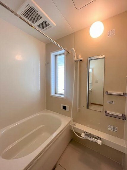 浴室 【リフォーム済】浴室の写真です。浴室はハウステック製、新品のユニットバスに交換しました。新しいユニットバスでゆっくり疲れを癒してください。