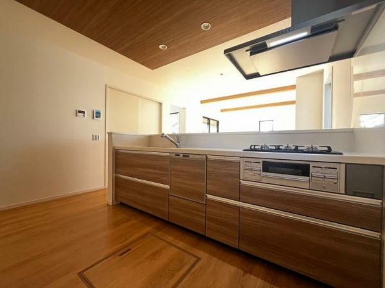 キッチン ご家族みんなで調理ができる位のスペースを実現したキッチン空間となっております