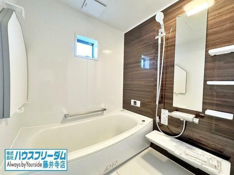 浴室 風呂 カビ対策にも役立つ、浴室乾燥機が設置されています。