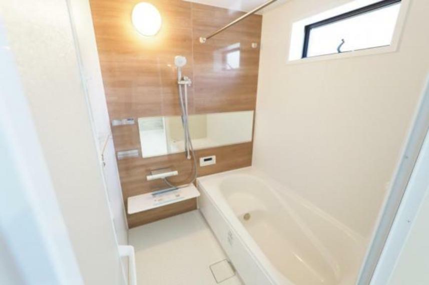 浴室 足を伸ばしてゆったりと入浴ができる1坪サイズのユニットバス