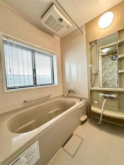 浴室 浴室暖房乾燥機付きでオールシーズン快適！