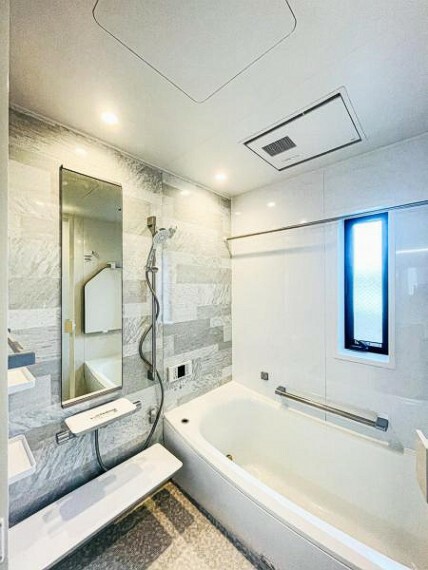 浴室 【一坪タイプの広々浴室】広々1坪タイプのゆったり浴室ユニット。防カビ抗菌素材なのもうれしい