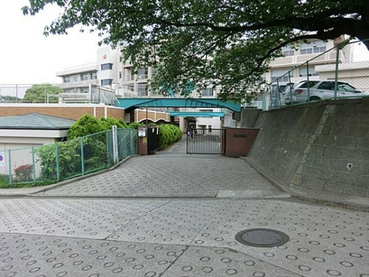 小学校 横浜市立権太坂小学校　360m