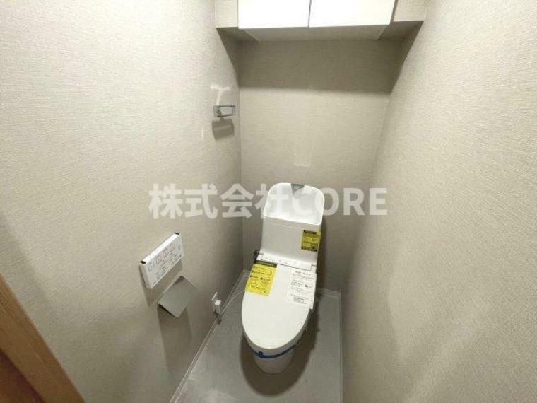 トイレ トイレはウォシュレット標準の節水トイレで、デザイン性・清掃性に優れたトイレを採用