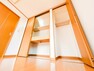 収納 各居室にはクローゼットを完備し、家具の配置にも困らない設計がされております。