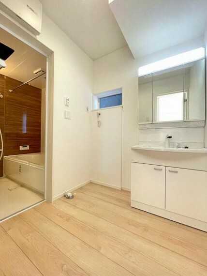 ランドリースペース 洗面室・浴室はキッチンから移動しやすい位置にあり動線良好！
