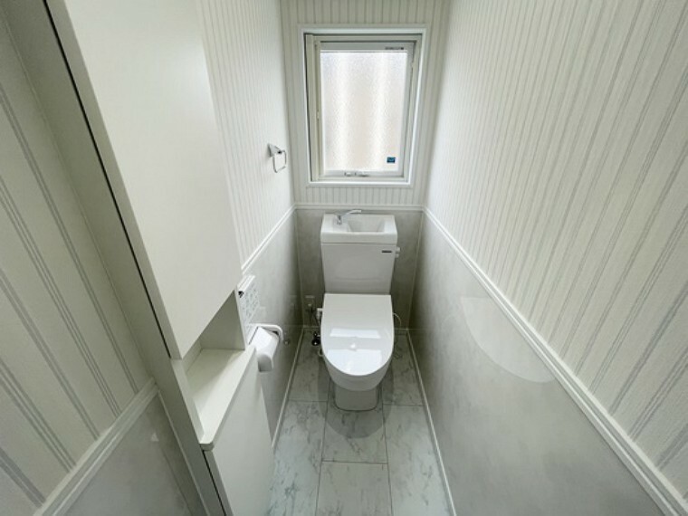 トイレ 1・2階にトイレあり。階段を降りなくてもいいので、高齢者の方も便利です